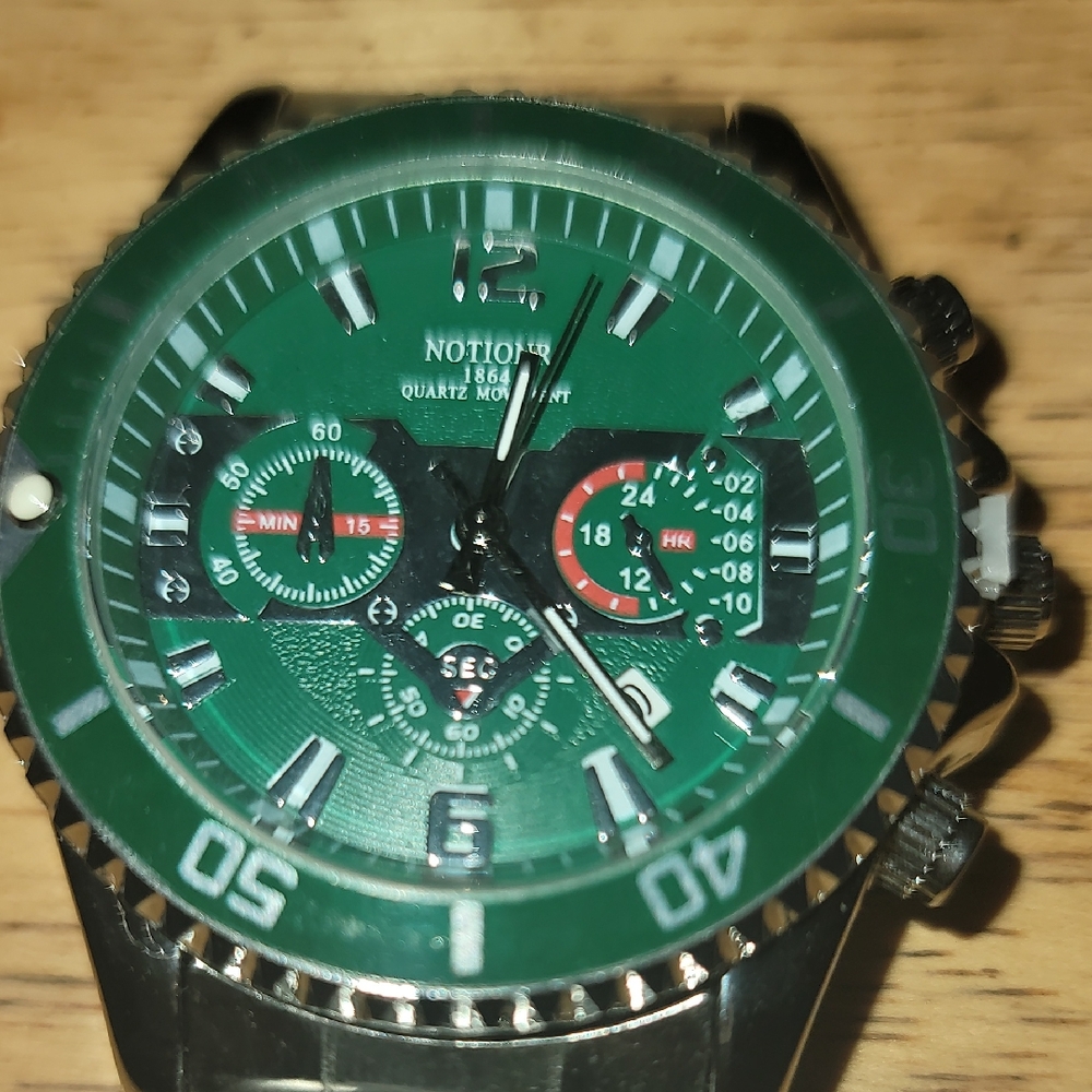 Green Notice R Quartz Watch